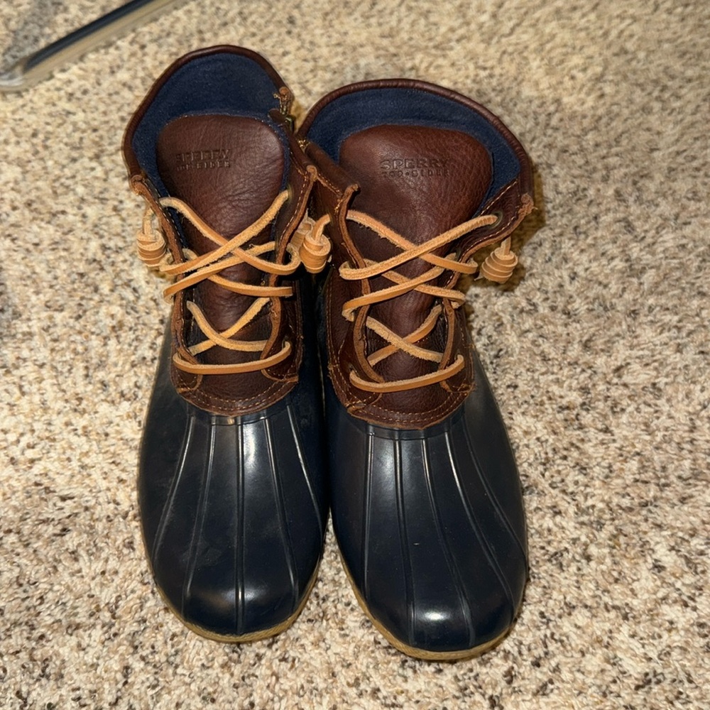Sperry Women’s Saltwater - Size 8 
In Good Condition